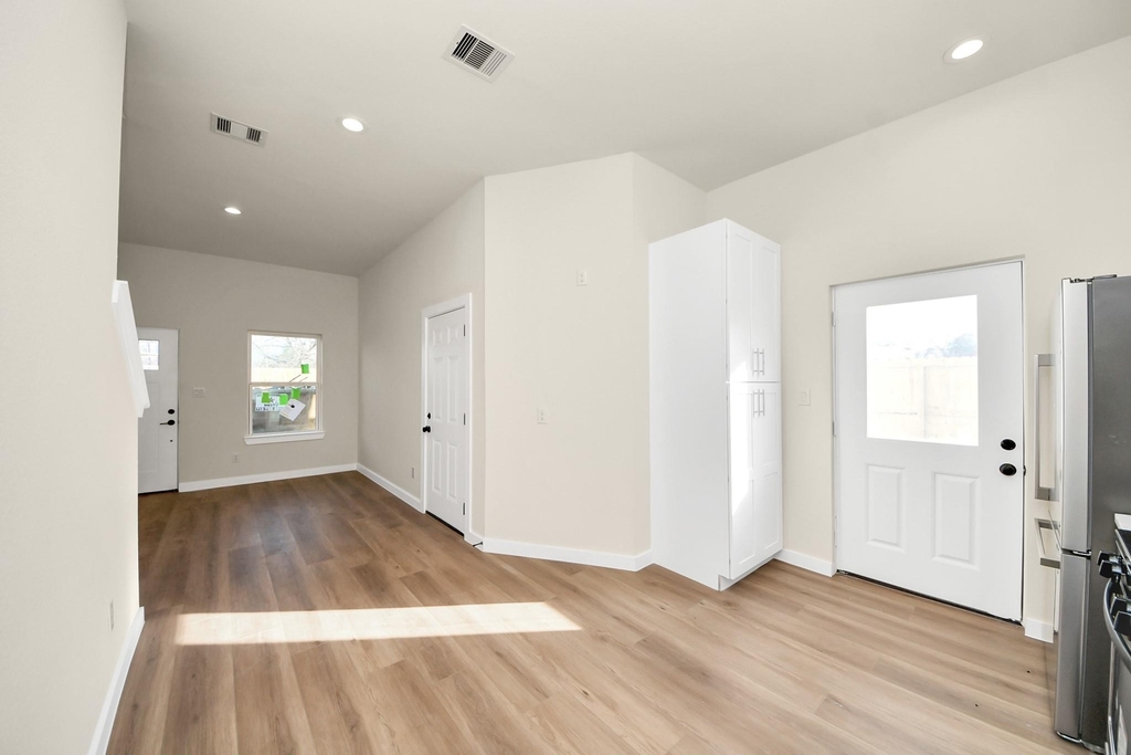 8025 Peachtree Street - Photo 12