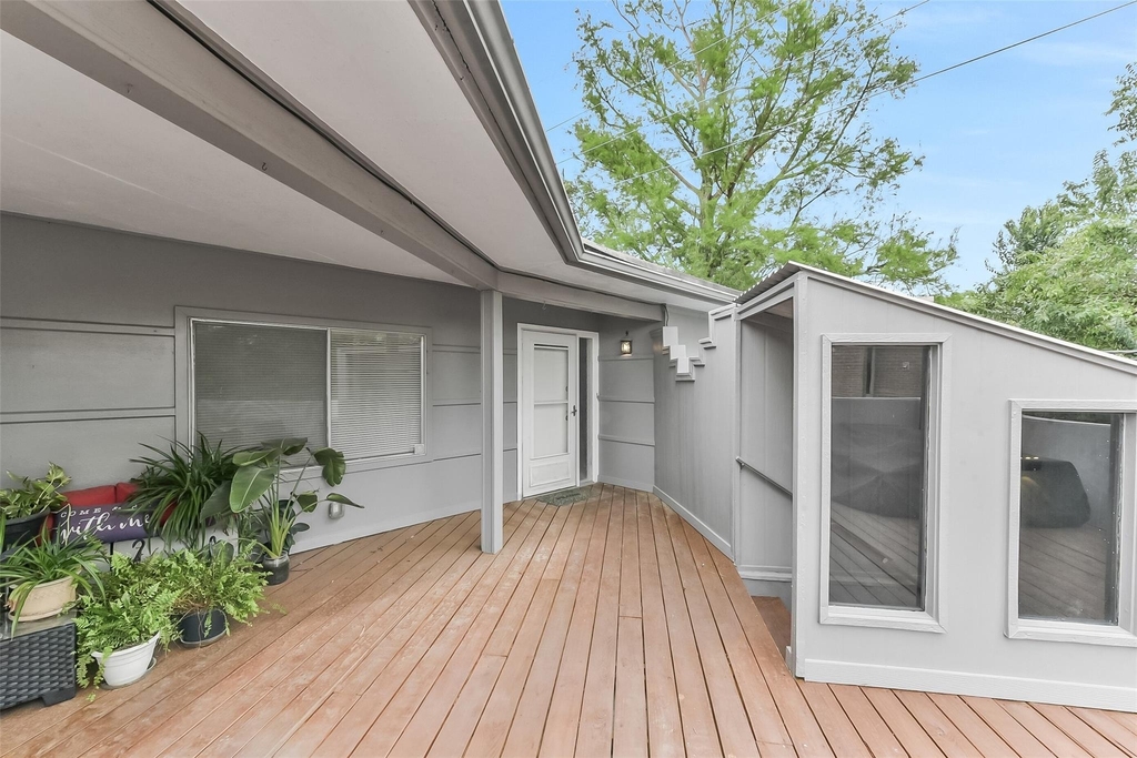 6305 Deerwood Road - Photo 11