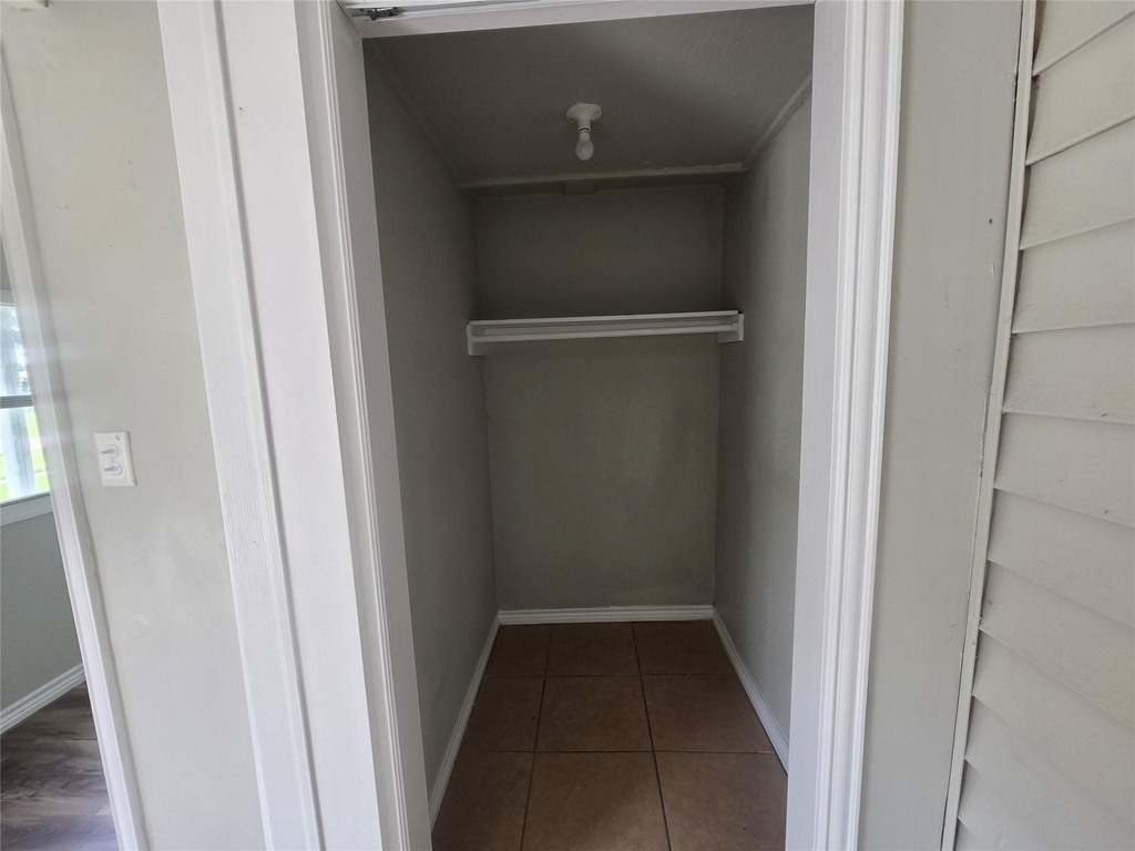202 N Logan Street - Photo 4