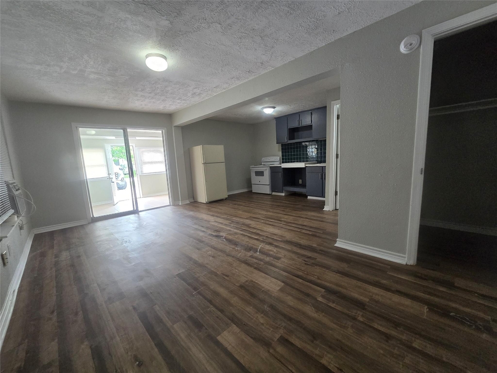 202 N Logan Street - Photo 7