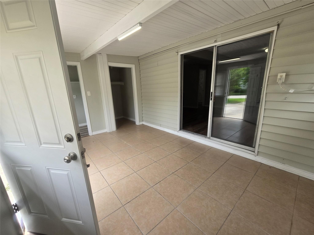 202 N Logan Street - Photo 2