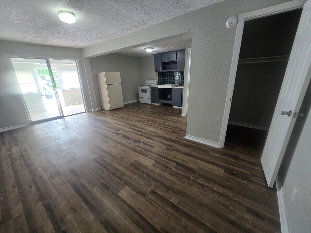 202 N Logan Street - Photo 8