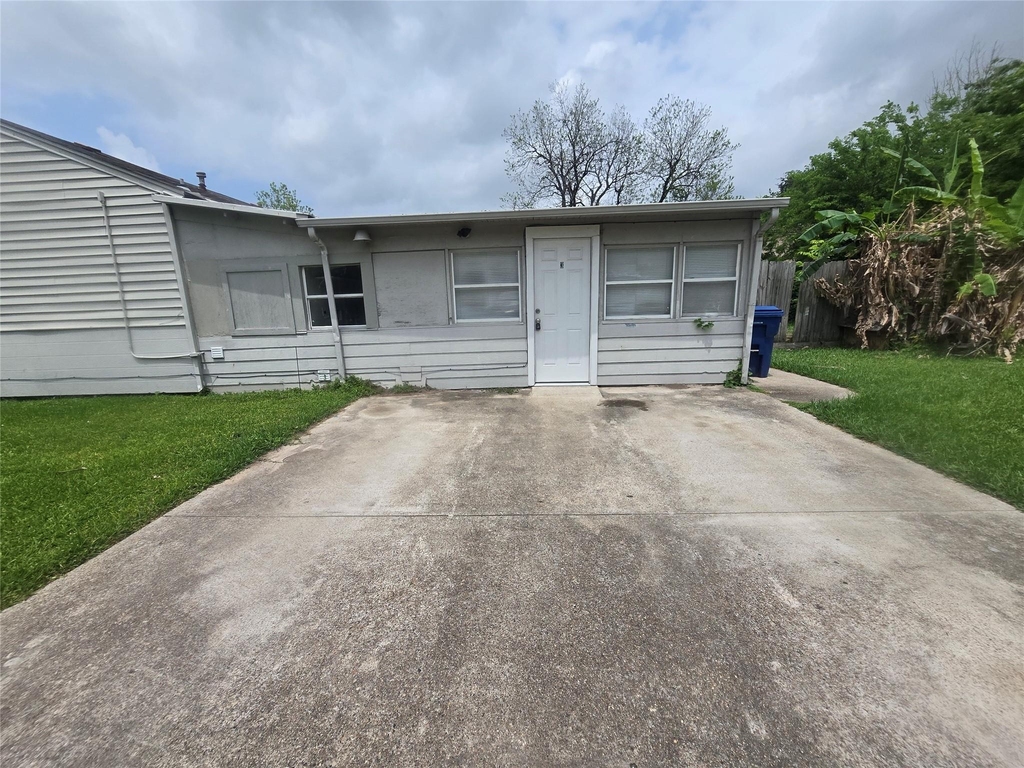 202 N Logan Street - Photo 1