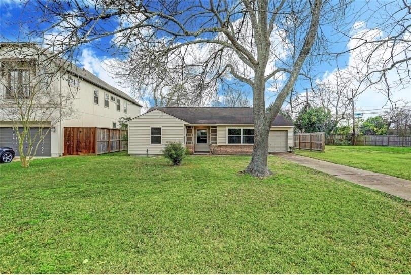 4627 Maple Street - Photo 0