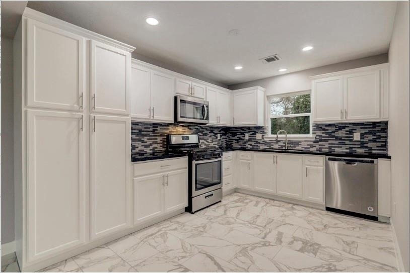 4627 Maple Street - Photo 2