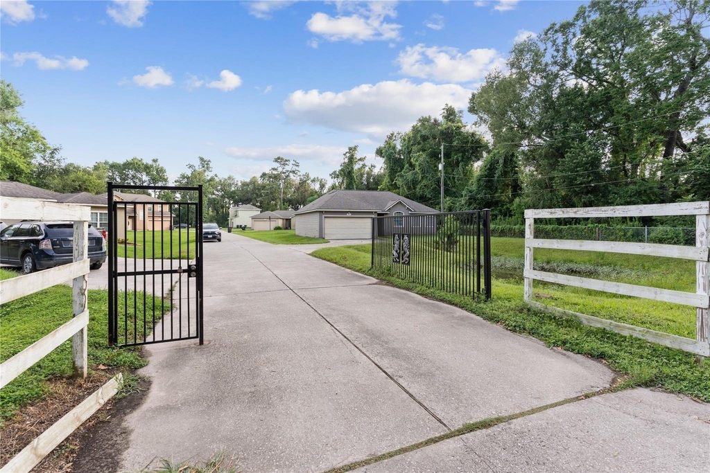 9104 N Green River Drive - Photo 1