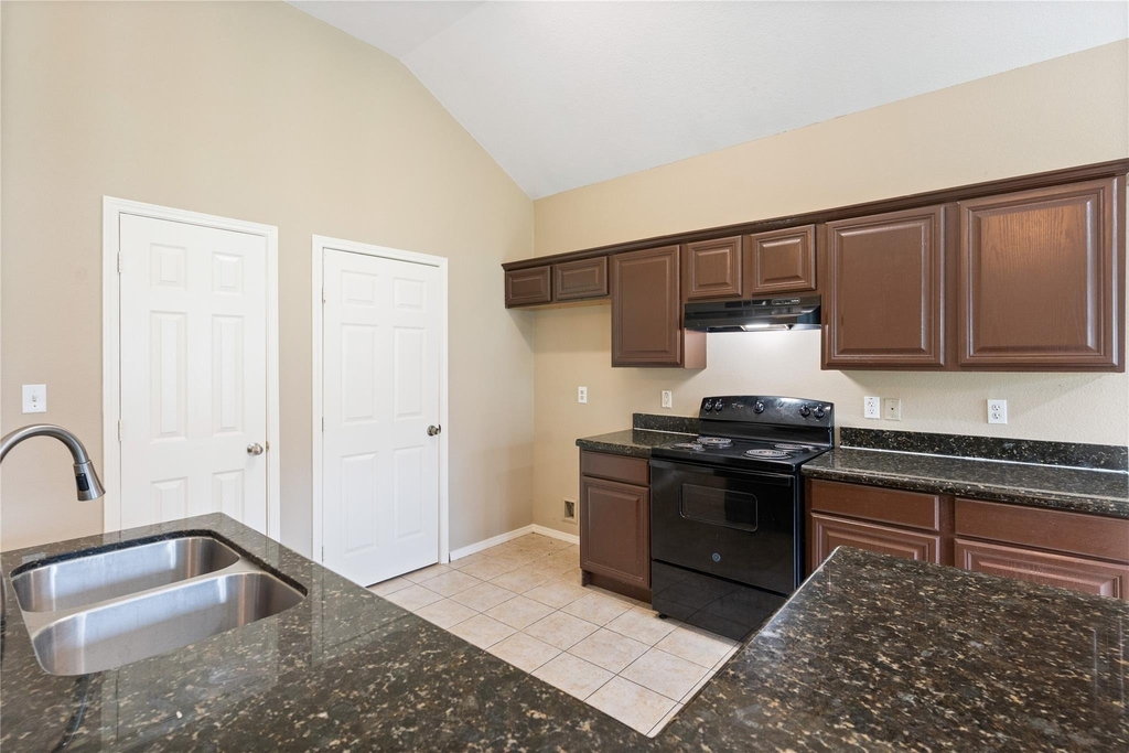 9104 N Green River Drive - Photo 13