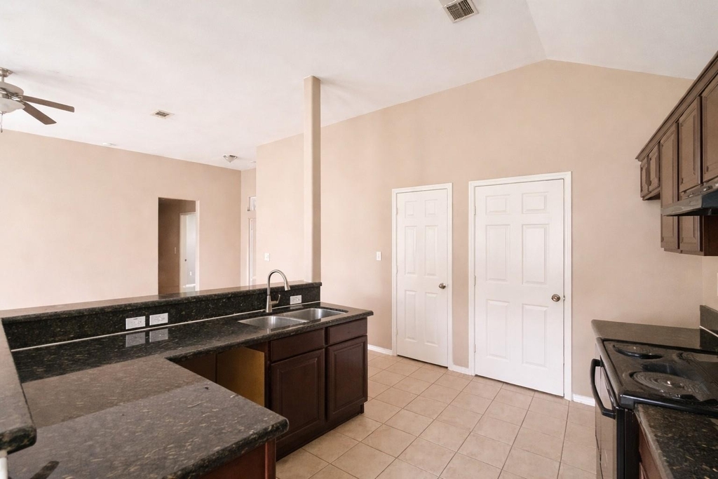 9104 N Green River Drive - Photo 9