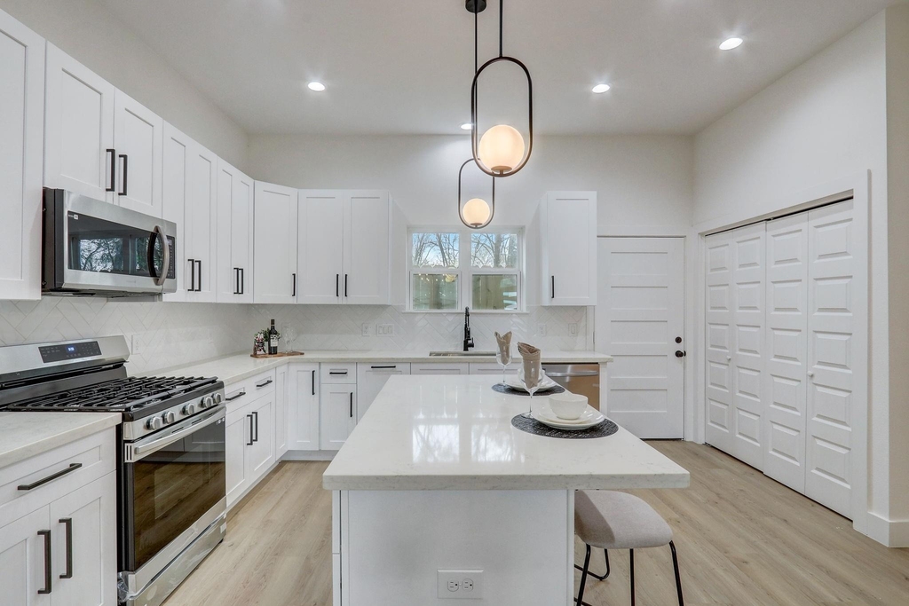 1203 Dewalt Street - Photo 7