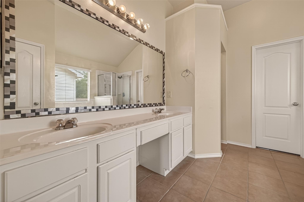 18518 Bare Meadow Lane - Photo 36