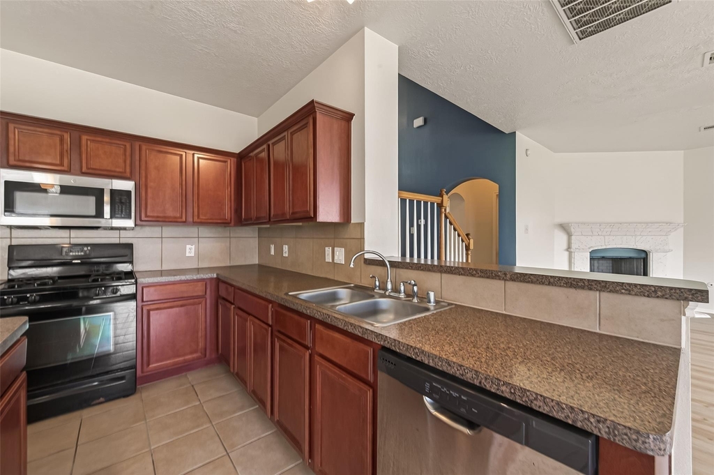 18518 Bare Meadow Lane - Photo 15