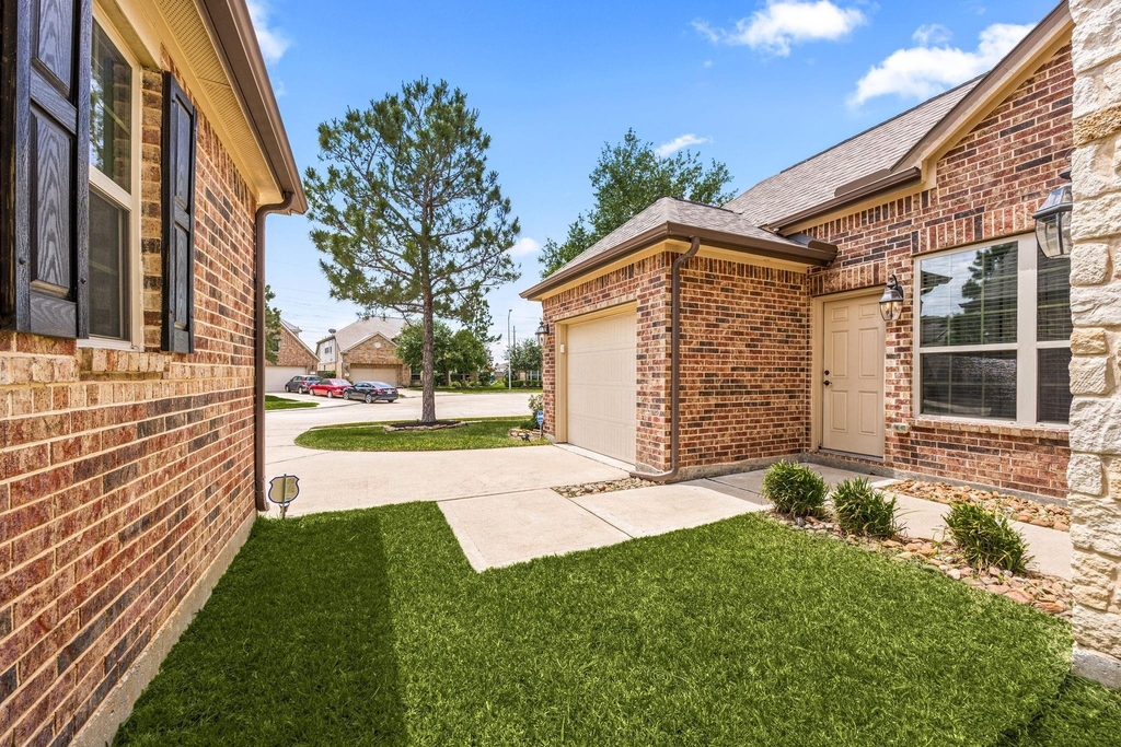 9338 Taylor Cliff Lane - Photo 6
