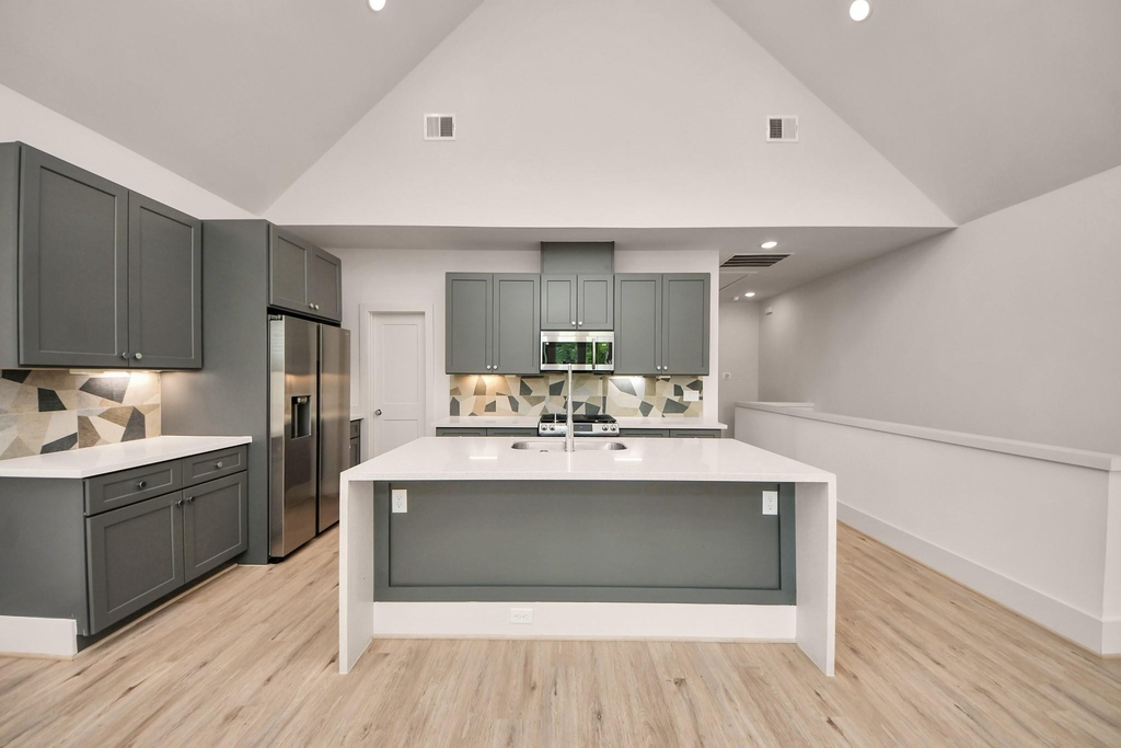 1046 Homer Street - Photo 14