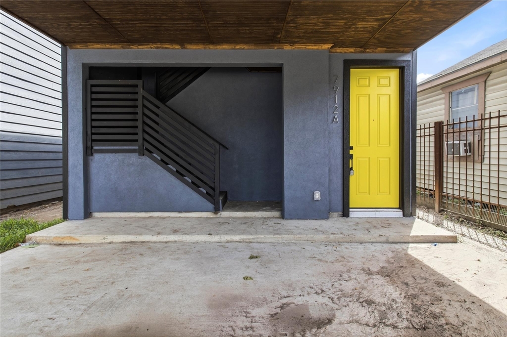 7912 Avenue E - Photo 5