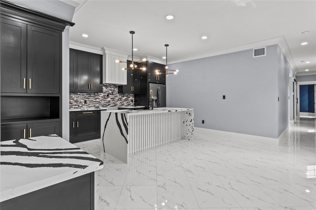 7912 Avenue E - Photo 1