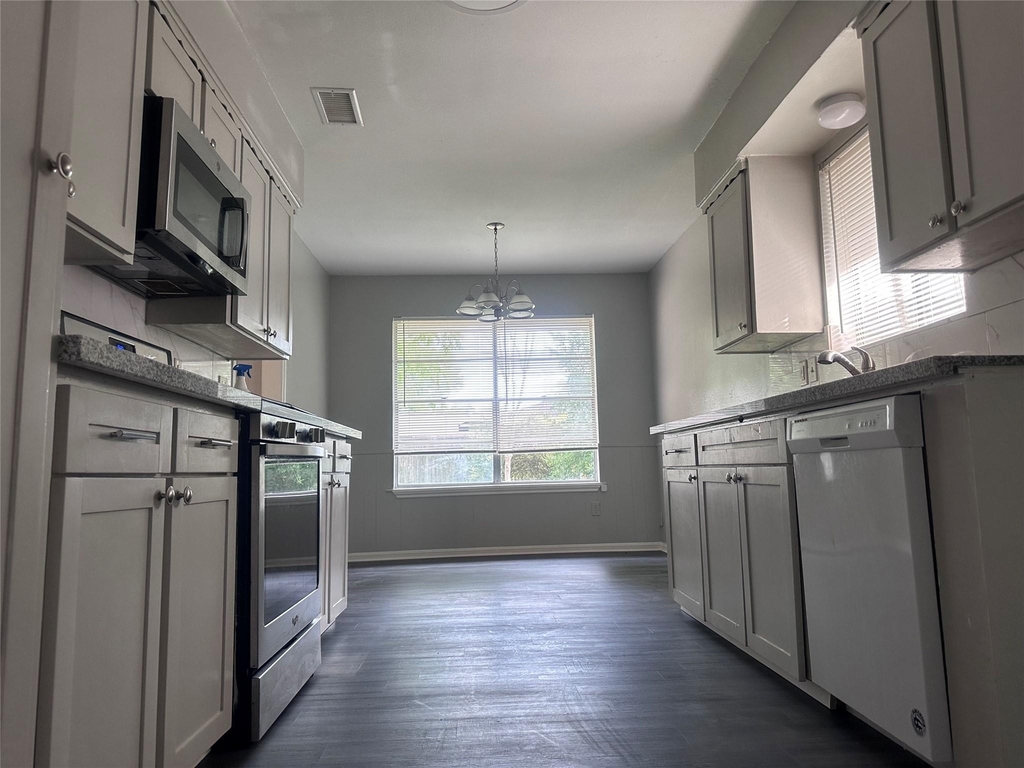 13611 Fernhill Drive - Photo 2