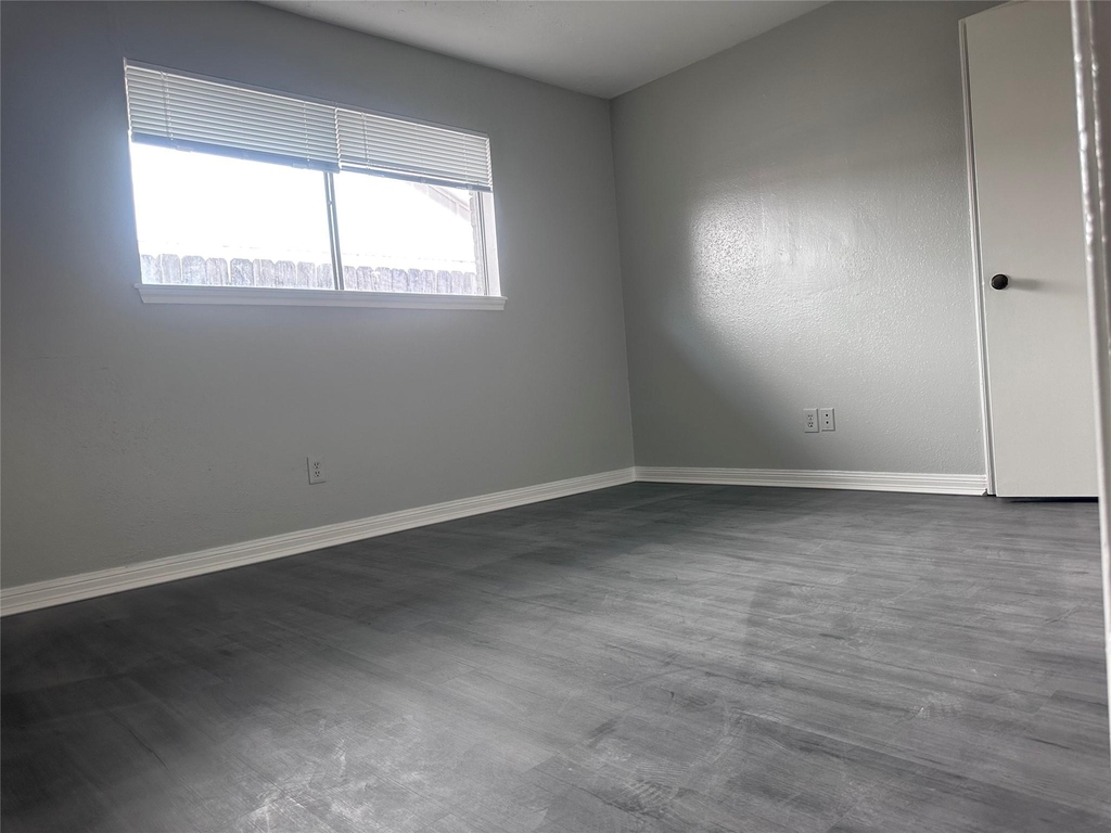 13611 Fernhill Drive - Photo 6