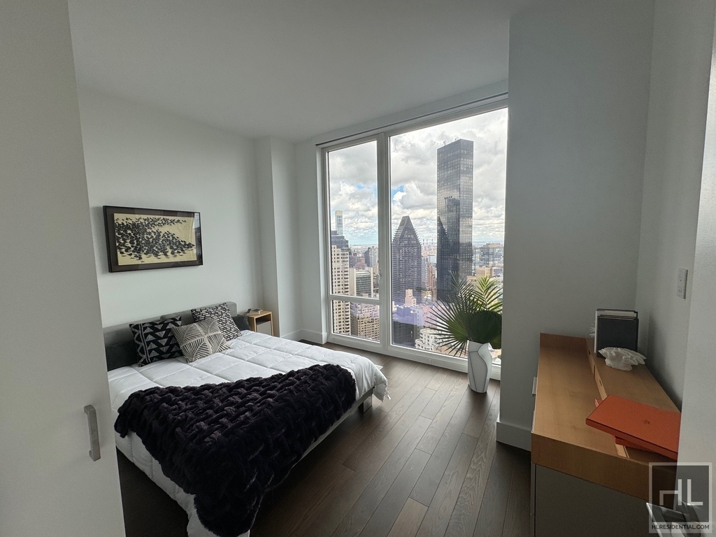 East 44th Street - Photo 3