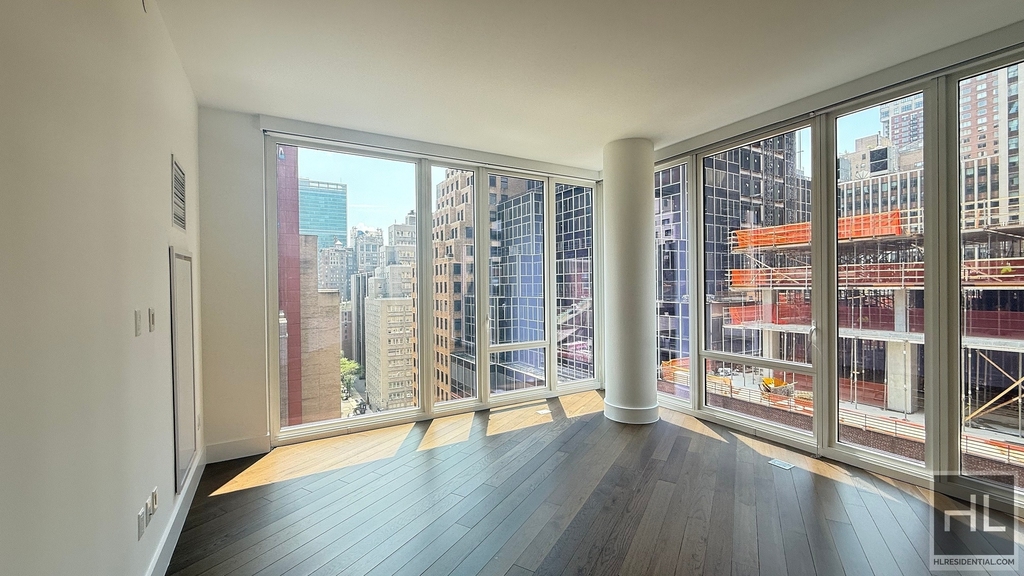 East 44th Street - Photo 1