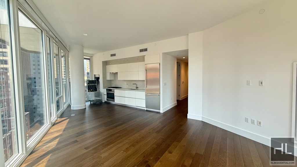 East 44th Street - Photo 2