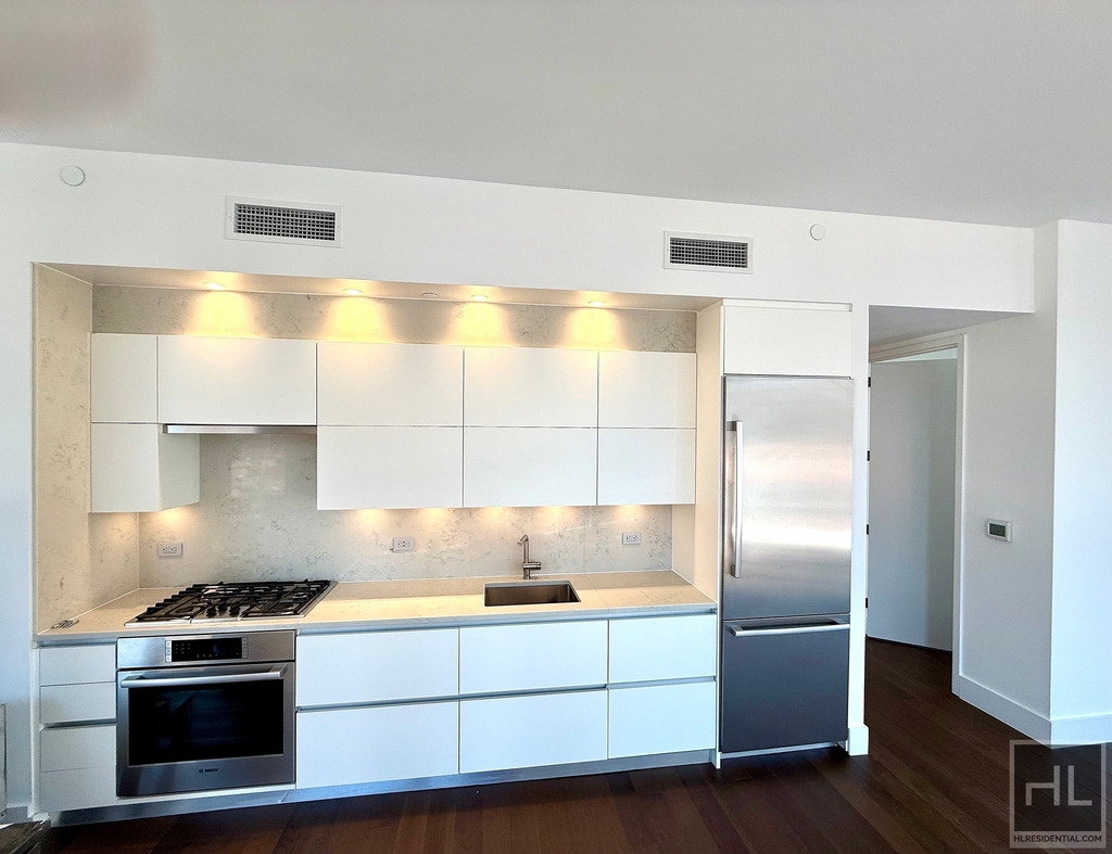 East 44th Street - Photo 0