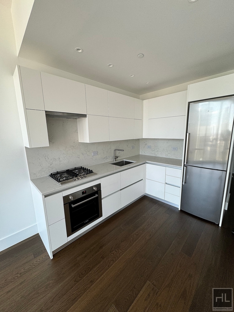 East 44th Street - Photo 3