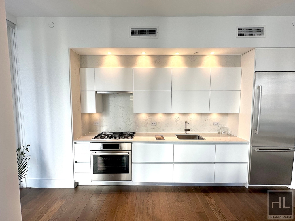 East 44th Street - Photo 1