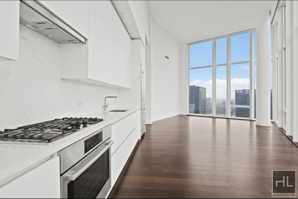 East 44th Street - Photo 0