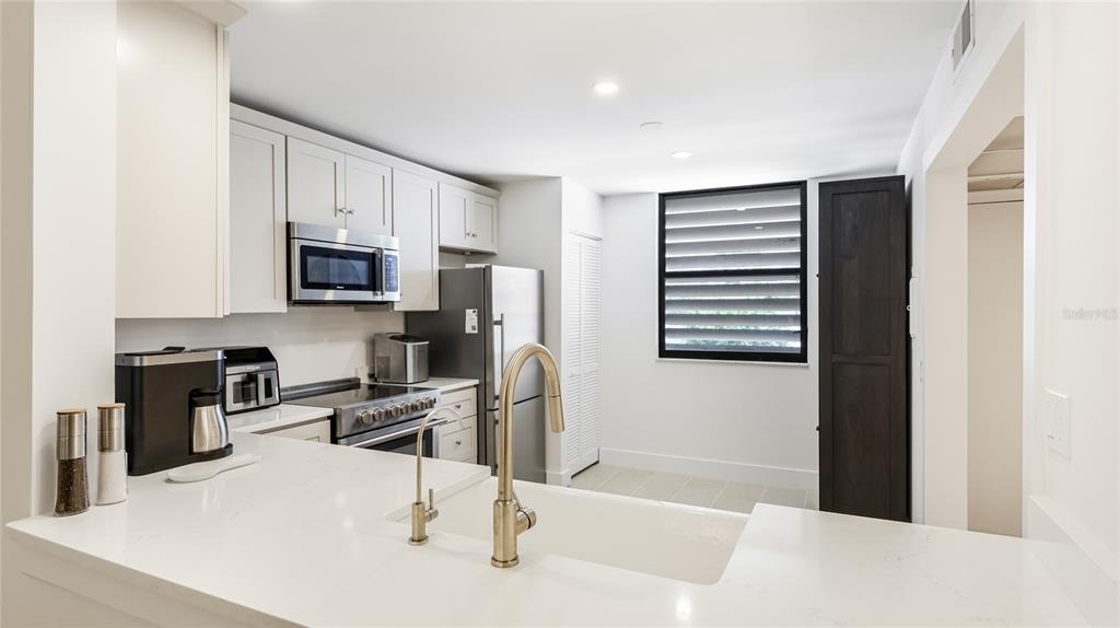 303 Springdale Drive - Photo 5