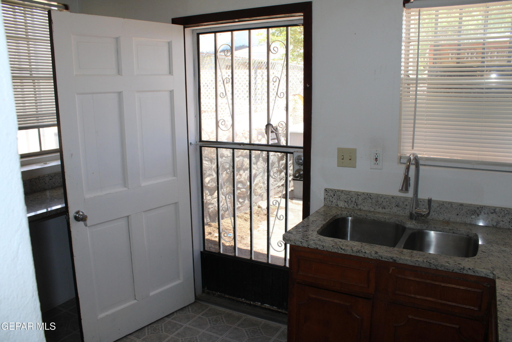 3526 Nations Avenue - Photo 2