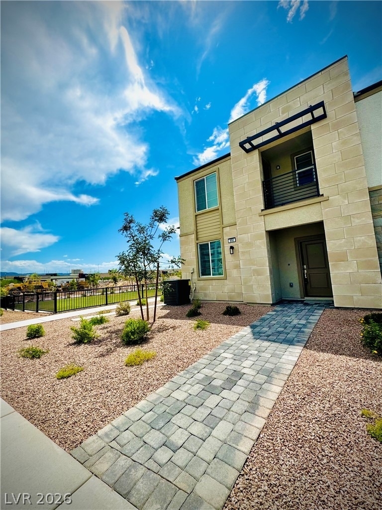 850 Bronzite Street - Photo 0