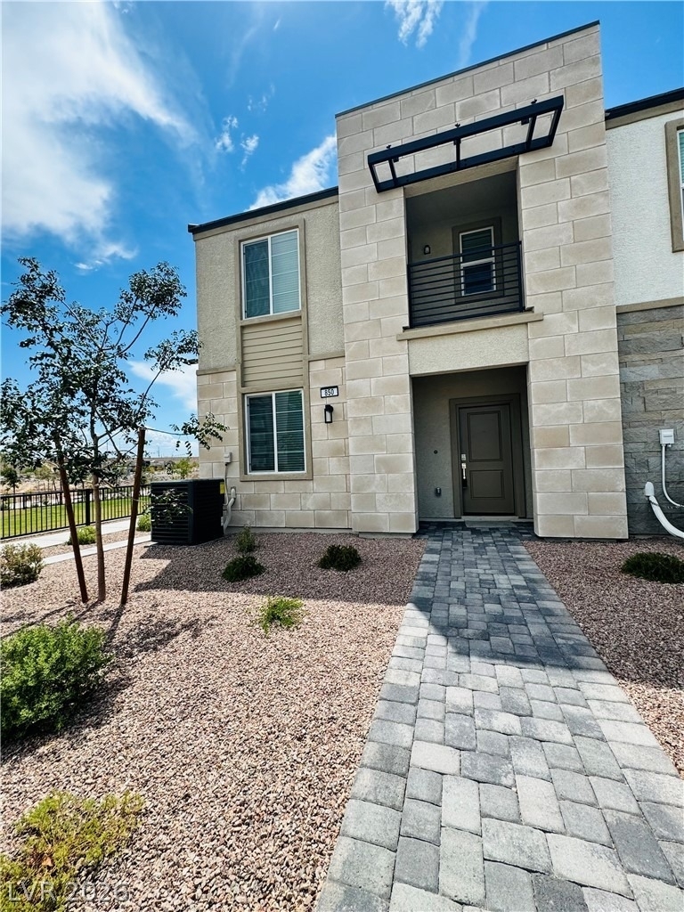 850 Bronzite Street - Photo 1