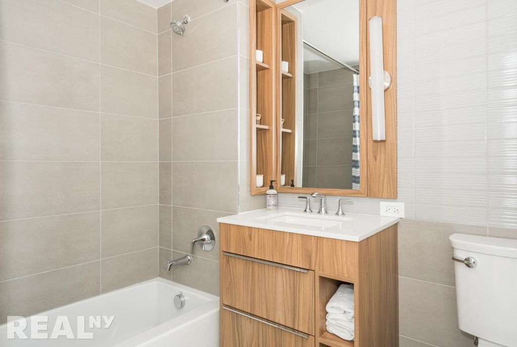 Nostrand Avenue - Photo 2