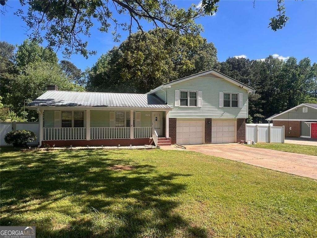 2768 Majestic Circle - Photo 1