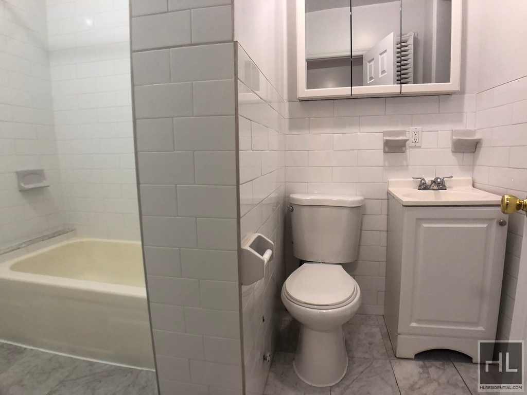 York Avenue - Photo 3