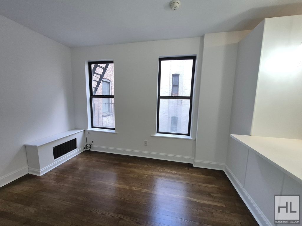 York Avenue - Photo 1