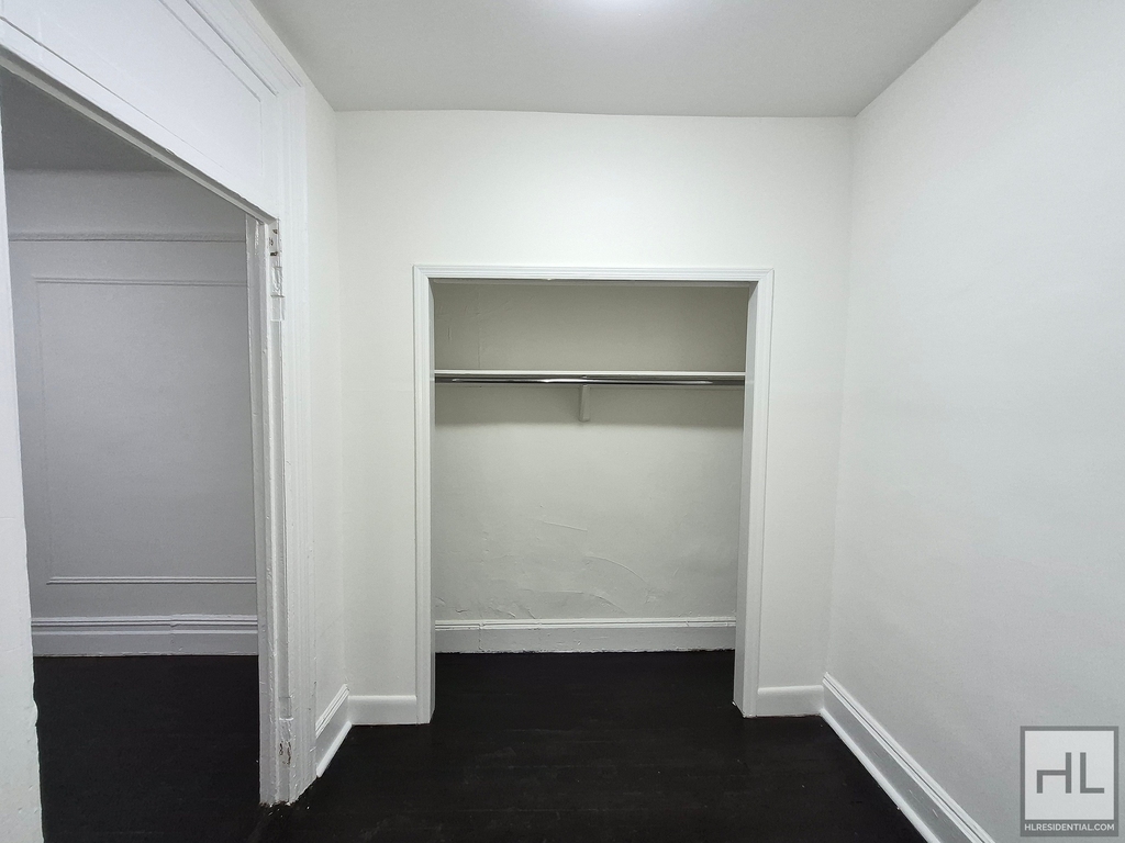 York Avenue - Photo 2
