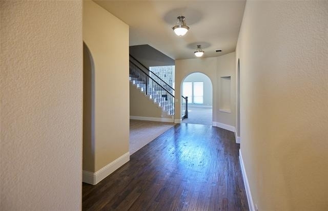 1460 Waterton Drive - Photo 2