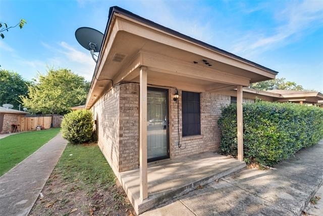 619 Race Street - Photo 1