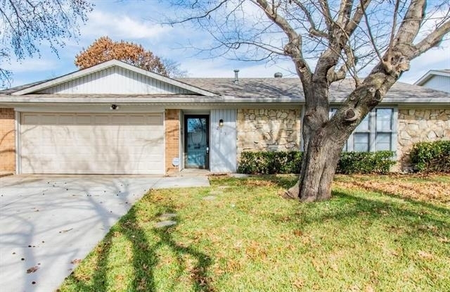 213 Melinda Drive - Photo 0
