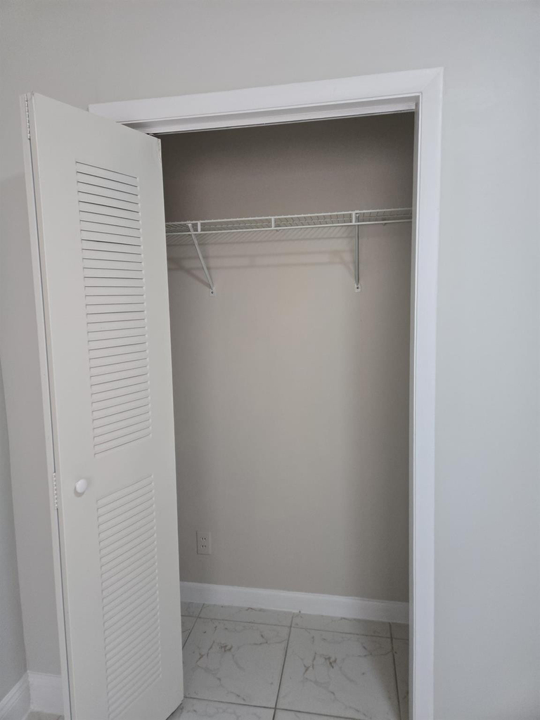 581 Ne 34th Court - Photo 4