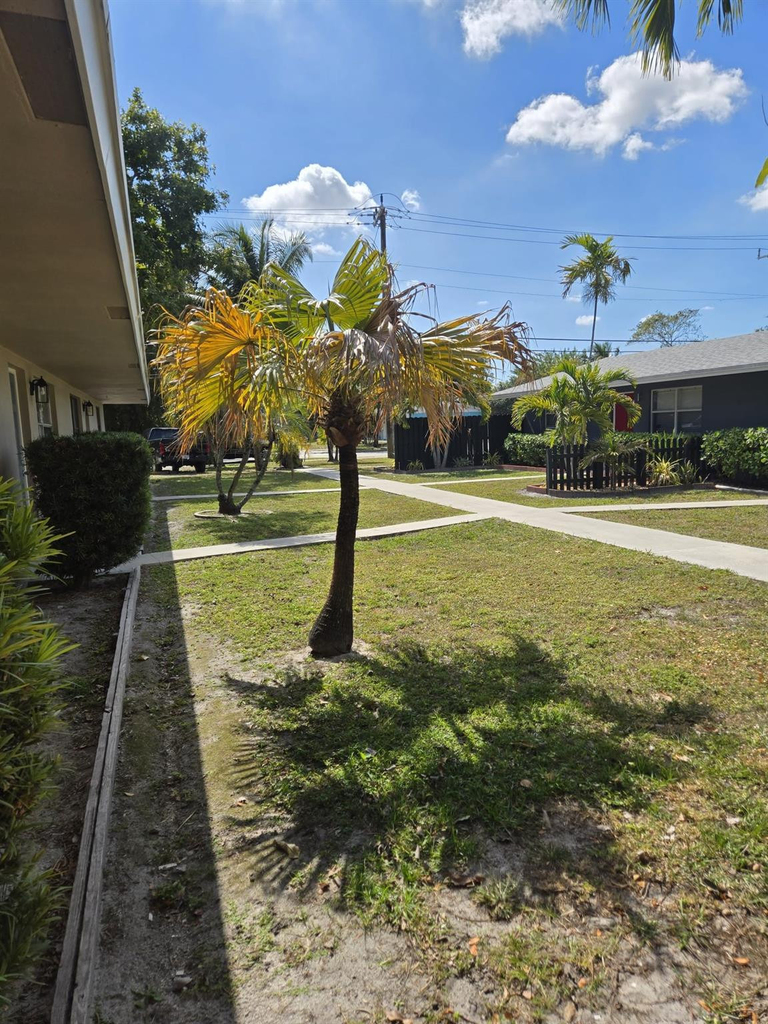 581 Ne 34th Court - Photo 2