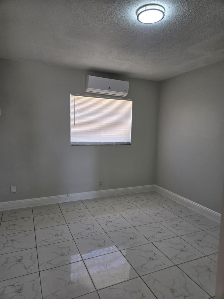 581 Ne 34th Court - Photo 5
