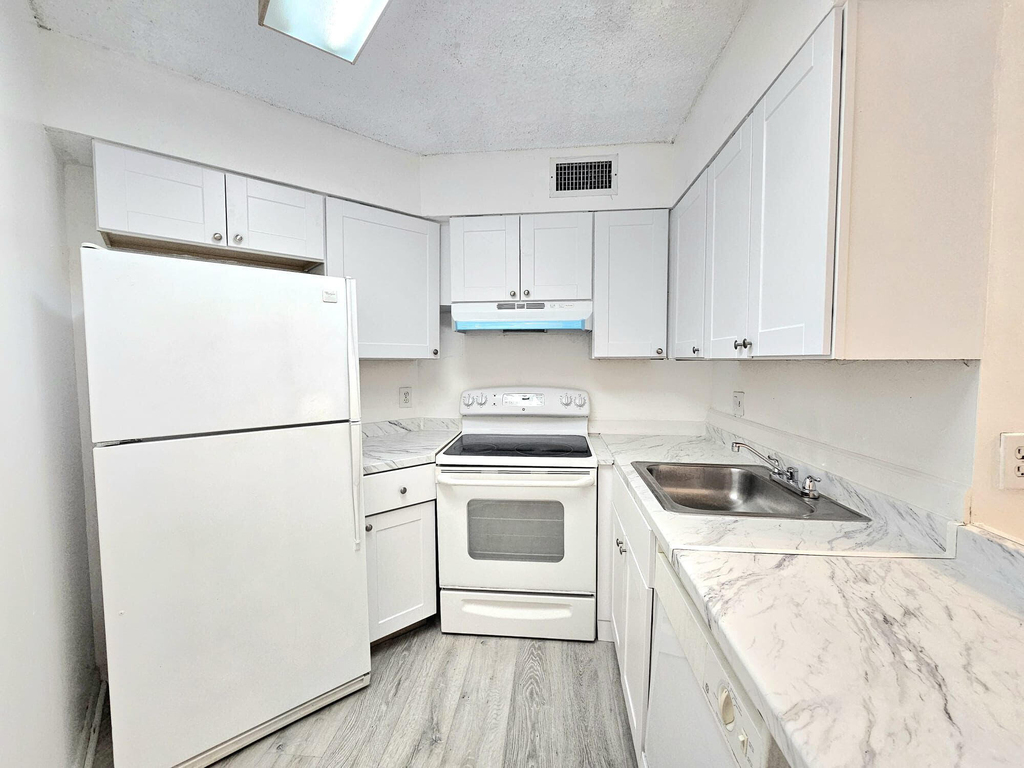 213 Lake Pointe Drive - Photo 4