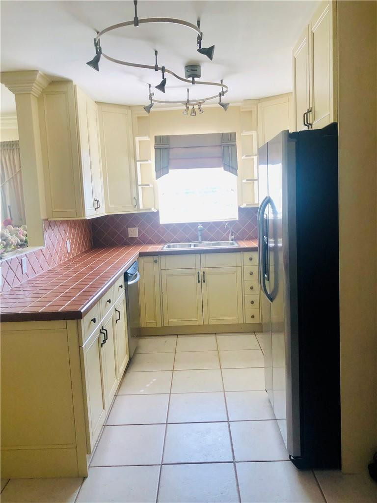137 Farnham F - Photo 46
