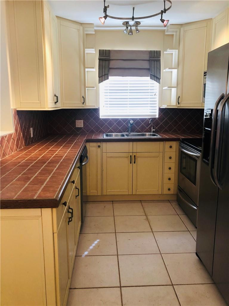 137 Farnham F - Photo 25
