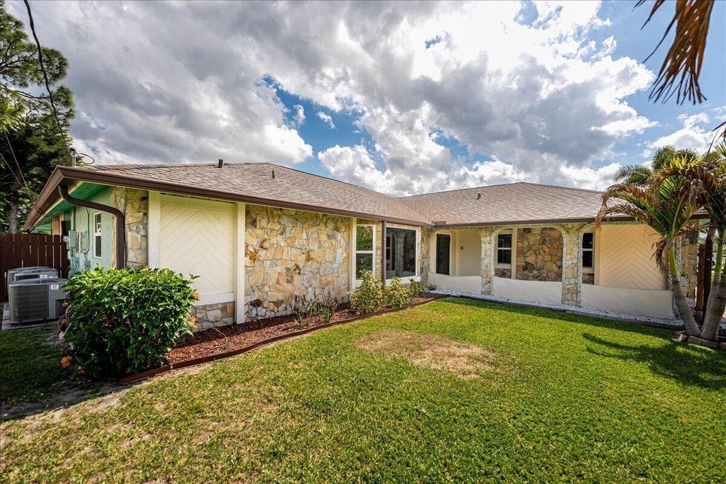 1326 Sw Bartell Avenue - Photo 2