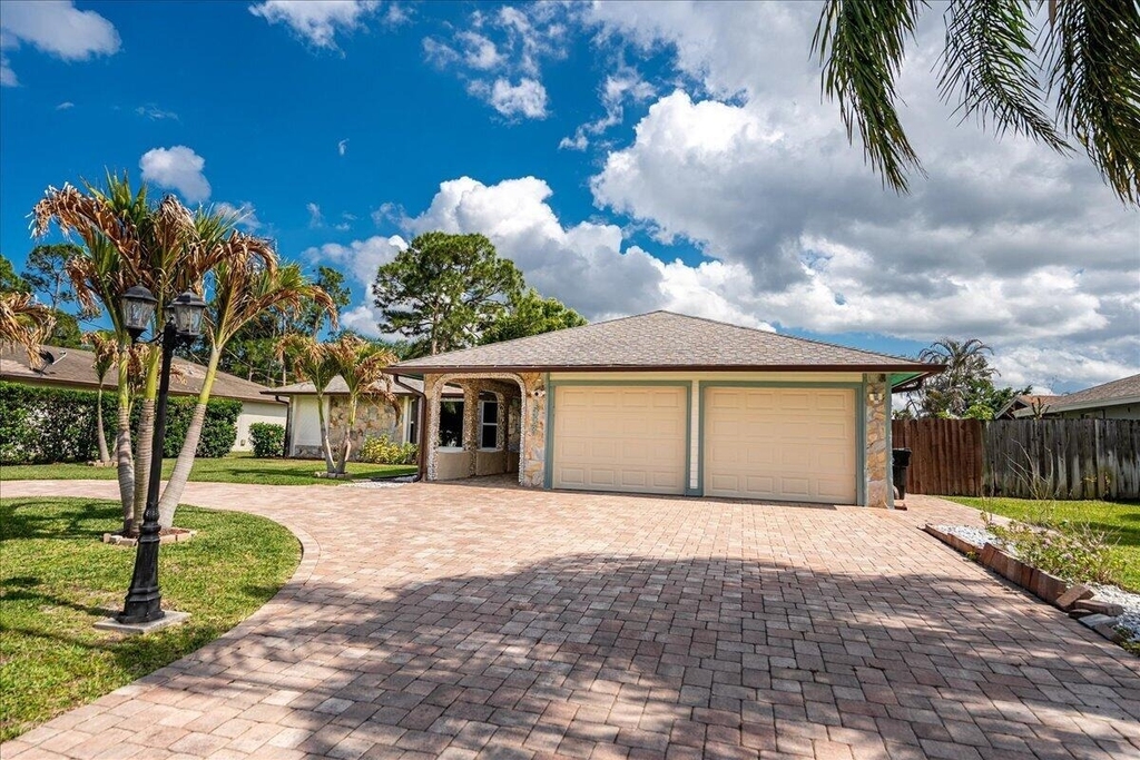 1326 Sw Bartell Avenue - Photo 3