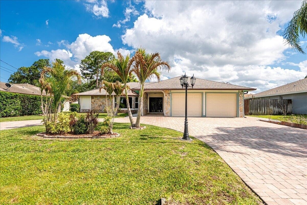 1326 Sw Bartell Avenue - Photo 1