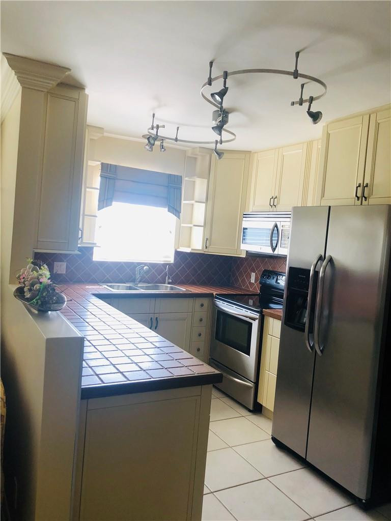 137 Farnham F - Photo 34